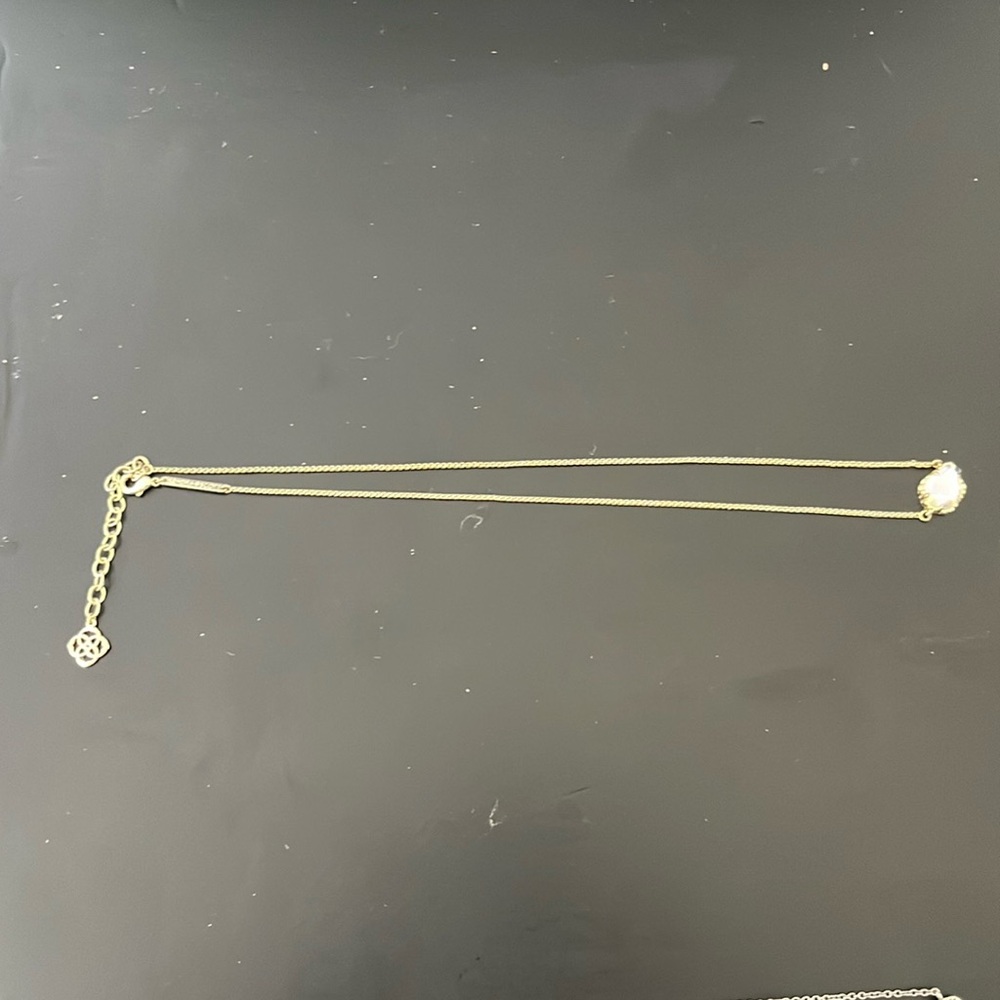 Kendra Scott necklace